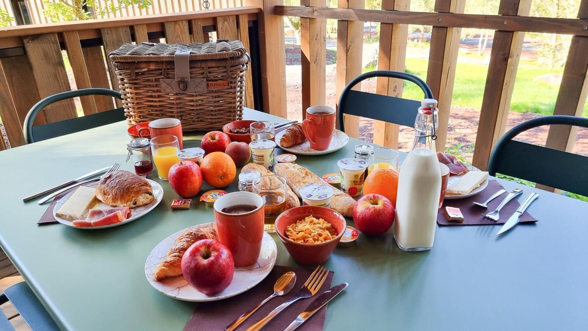 Hotel - Lodges De Lemptegy Saint-Ours  Kültér fotó